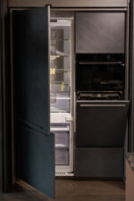 Bucătărie italiană lux coloane antracit insulă roz mat — stoc Milano reducere