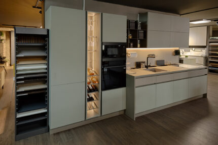 Bucătărie italiană fronturi Mathera crem gri piatră — stoc Milano reducere