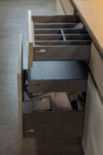 Bucătărie italiană fronturi Mathera crem gri piatră — stoc Milano reducere