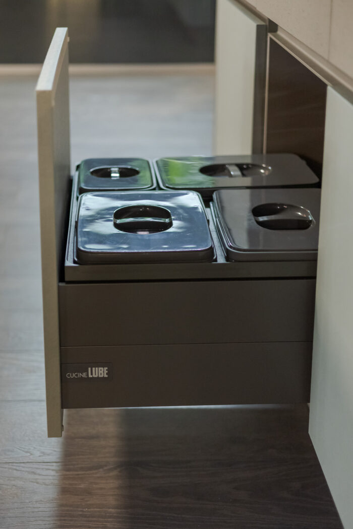 Bucătărie italiană fronturi Mathera crem gri piatră — stoc Milano reducere