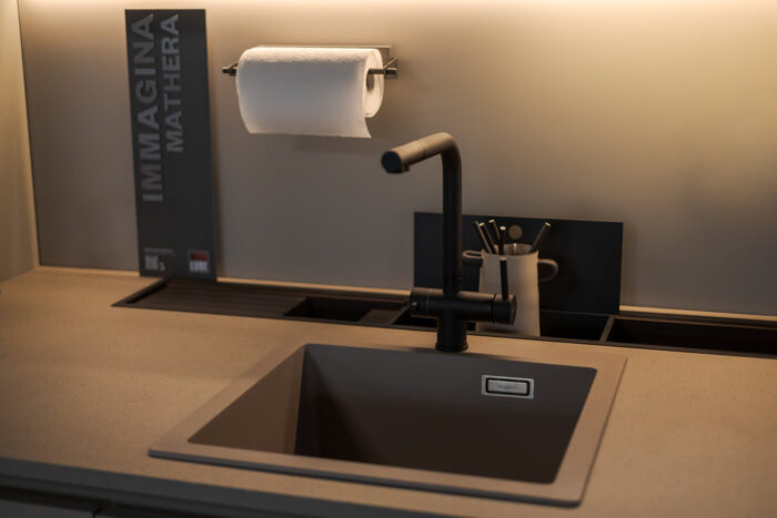 Bucătărie italiană fronturi Mathera crem gri piatră — stoc Milano reducere