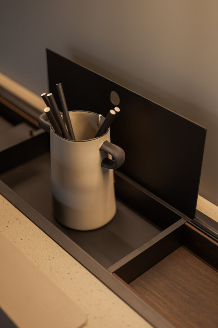 Bucătărie italiană fronturi Mathera crem gri piatră — stoc Milano reducere