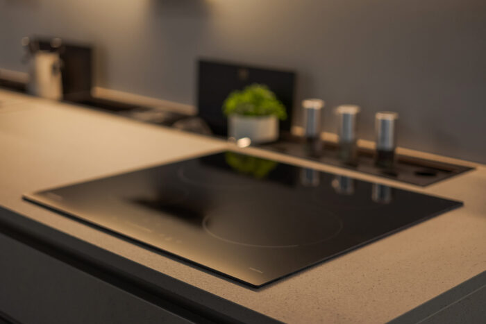 Bucătărie italiană fronturi Mathera crem gri piatră — stoc Milano reducere