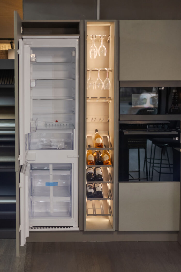 Bucătărie italiană fronturi Mathera crem gri piatră — stoc Milano reducere