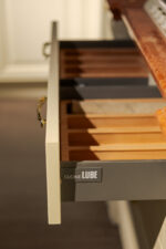 Bucătărie italiană clasică lemn masiv marmură mânere aurii — stoc Milano reducere