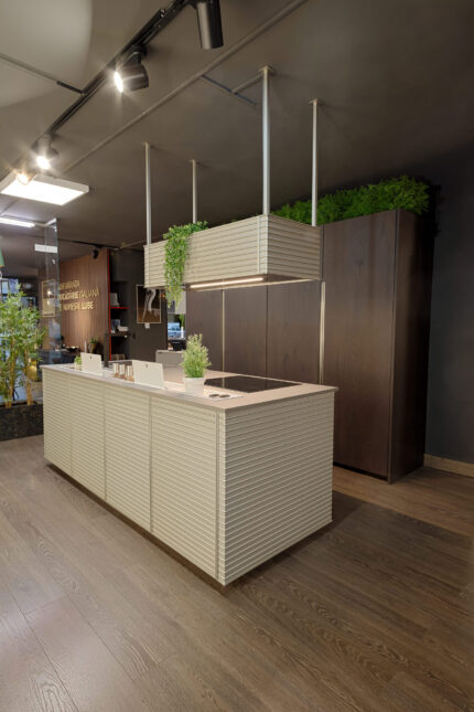 Bucătărie italiană coloane furnir Rovere insulă aluminiu Titan — stoc Milano reducere