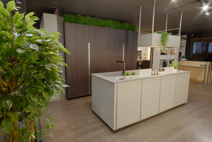 Bucătărie italiană coloane furnir Rovere insulă aluminiu Titan — stoc Milano reducere