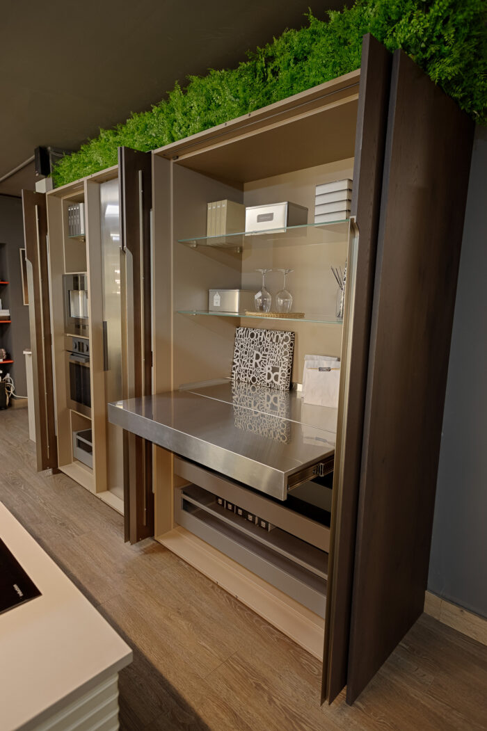 Bucătărie italiană coloane furnir Rovere insulă aluminiu Titan — stoc Milano reducere