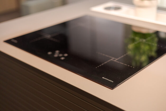 Bucătărie italiană coloane furnir Rovere insulă aluminiu Titan — stoc Milano reducere