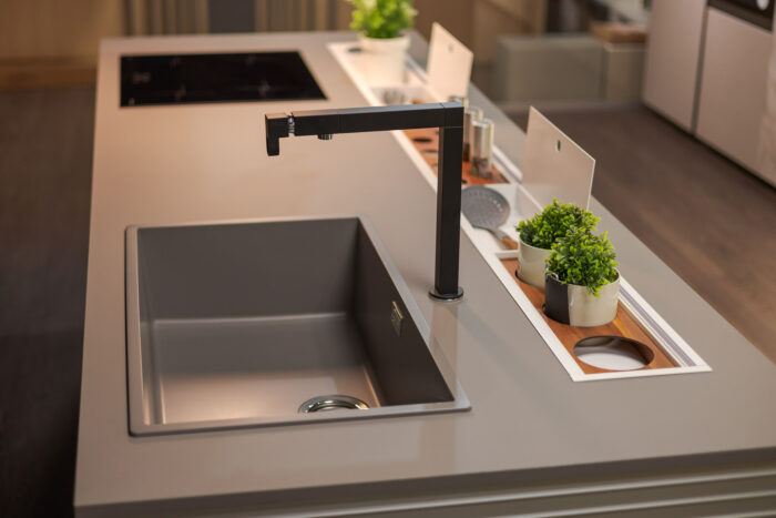 Bucătărie italiană coloane furnir Rovere insulă aluminiu Titan — stoc Milano reducere