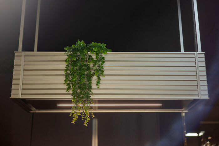 Bucătărie italiană coloane furnir Rovere insulă aluminiu Titan — stoc Milano reducere