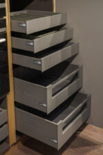 Bucătărie italiană effect metal Ottone auriu peninsulă ceramic noir — stoc Milano reducere