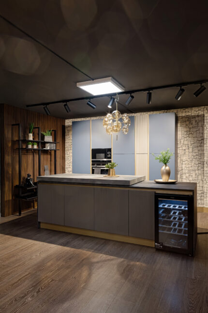 Bucătărie italiană PET Blu Dusty insulă Old Grey rafturi metalice — stoc Milano reducere