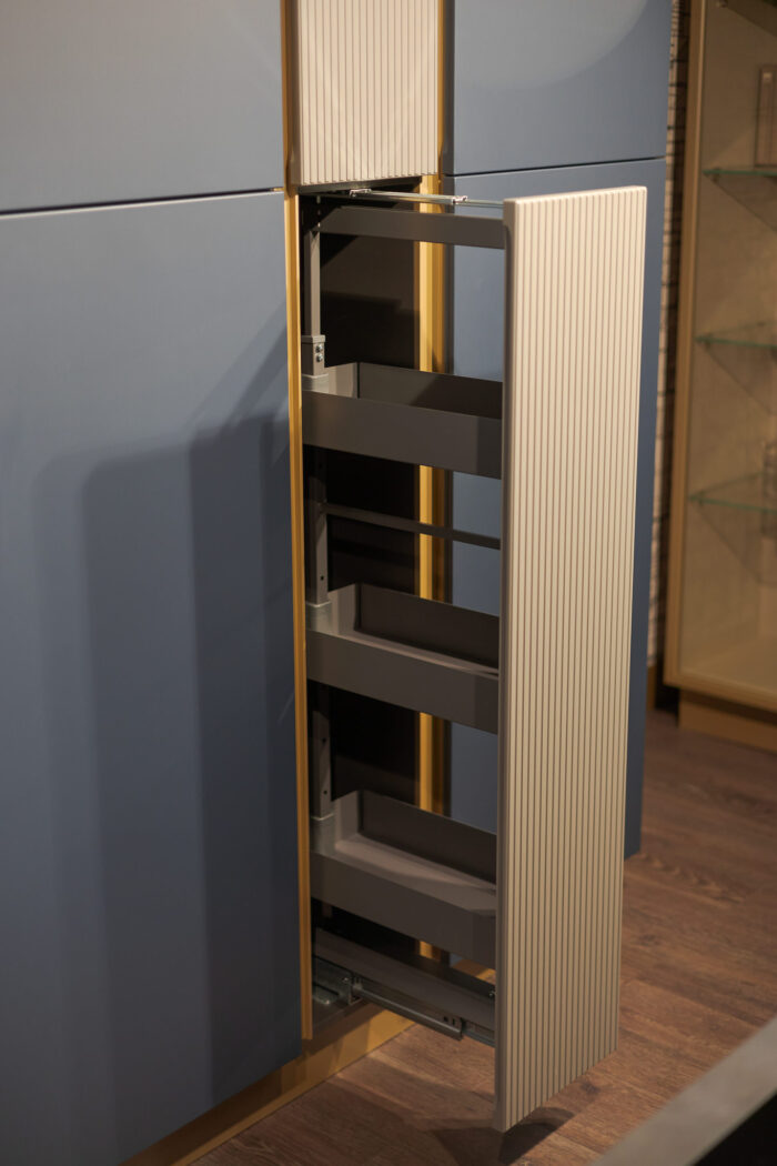 Bucătărie italiană PET Blu Dusty insulă Old Grey rafturi metalice — stoc Milano reducere