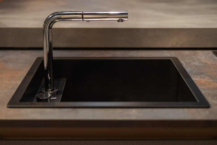 Bucătărie italiană PET Blu Dusty insulă Old Grey rafturi metalice — stoc Milano reducere