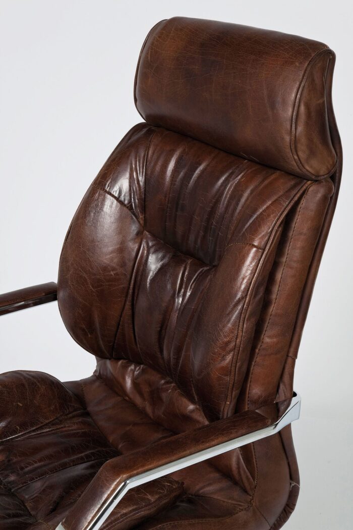 SCAUN DIRECTORIAL CIGAR LOUNGE