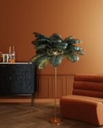 LAMPĂ DE PODEA CU BAZA AURIE ȘI PENE VERZI FEATHER PALM 165 CM