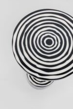 MASUTA LATERALA ROTUNDA ALB-NEGRU Ø25 CM DOMERO SWIRL