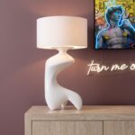 LAMPĂ DE MASĂ FLOW FIGURE ALBĂ 68CM